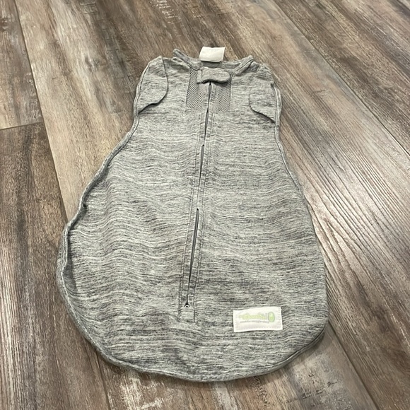 Woombie Gray Swaddle - Picture 5 of 9